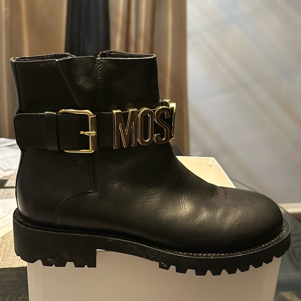 Moschino men’s black leather boot